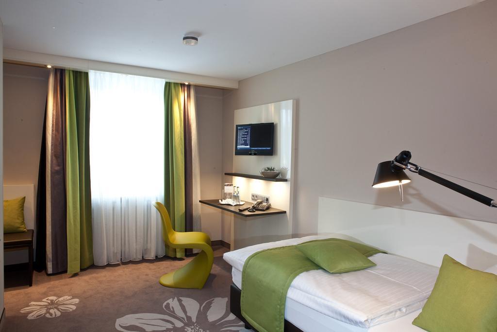 Hotel-Restaurant Arneggers Adler Tiefenbronn ภายนอก รูปภาพ