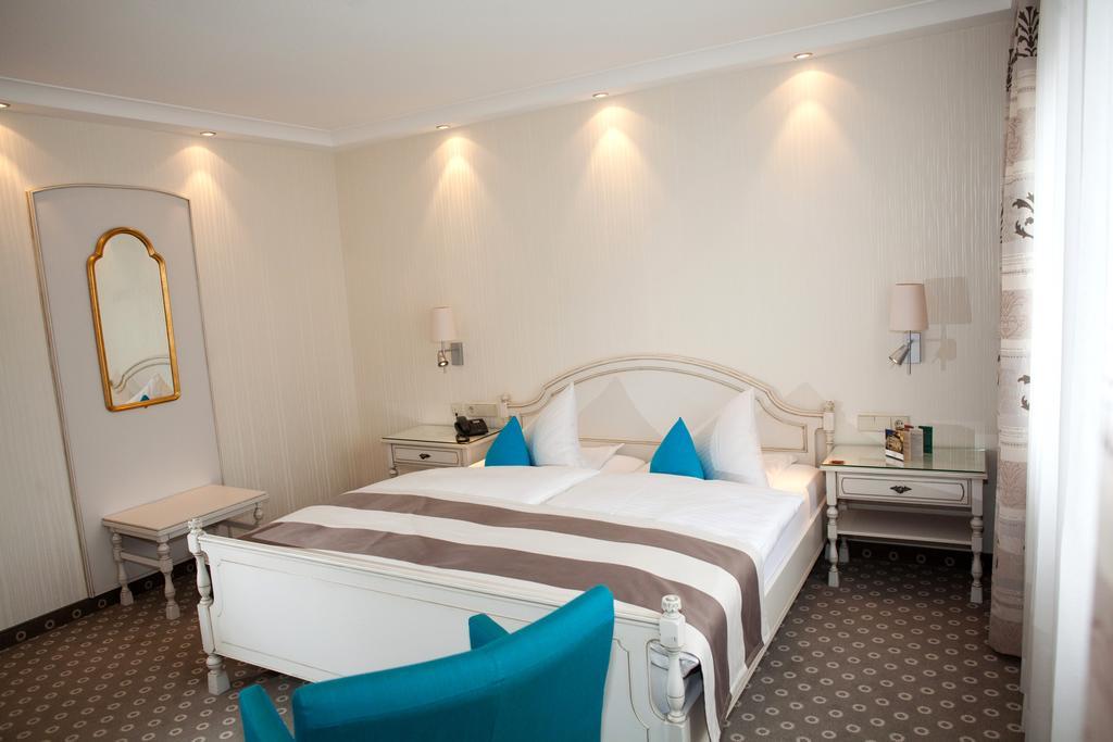 Hotel-Restaurant Arneggers Adler Tiefenbronn ภายนอก รูปภาพ