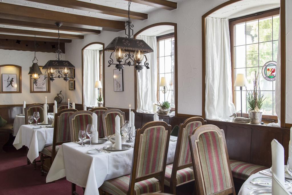 Hotel-Restaurant Arneggers Adler Tiefenbronn ภายนอก รูปภาพ