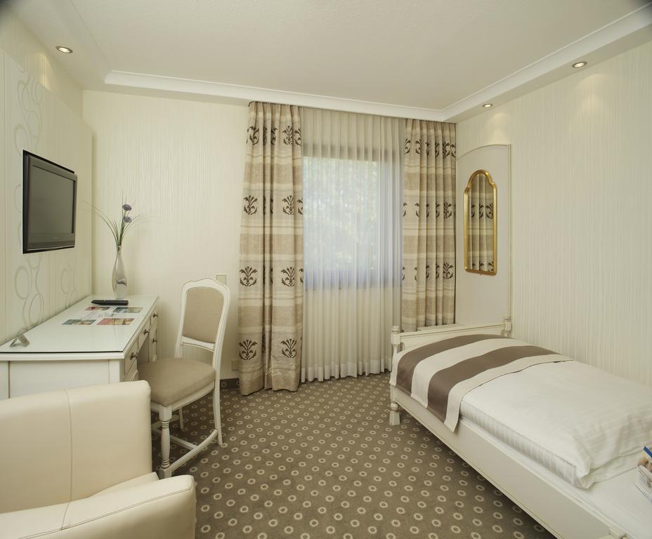 Hotel-Restaurant Arneggers Adler Tiefenbronn ภายนอก รูปภาพ