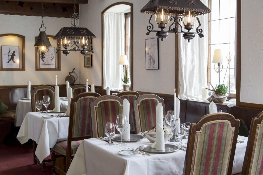 Hotel-Restaurant Arneggers Adler Tiefenbronn ภายนอก รูปภาพ